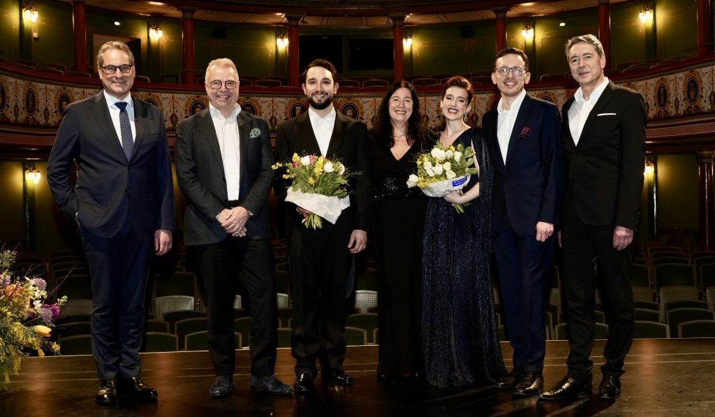 ECB2DECD C756 4953 AAD4 3E9D53F517E6 1 201 a